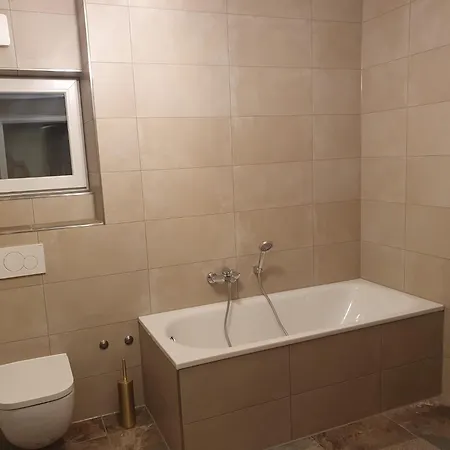 75m2 Lichtdurchflutete 3 Souterrain In Einem Neubau Apartamento