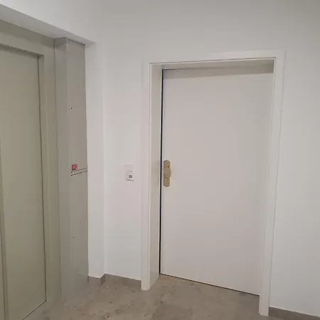 75m2 Lichtdurchflutete 3 Souterrain In Einem Neubau Daire