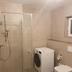 75m2 Lichtdurchflutete 3 Souterrain In Einem Neubau Apartman *
