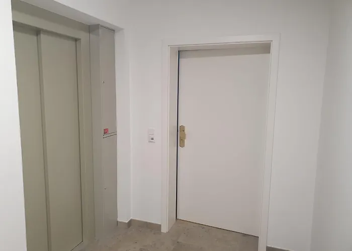 75m2 Lichtdurchflutete 3 Souterrain In Einem Neubau Apartment
